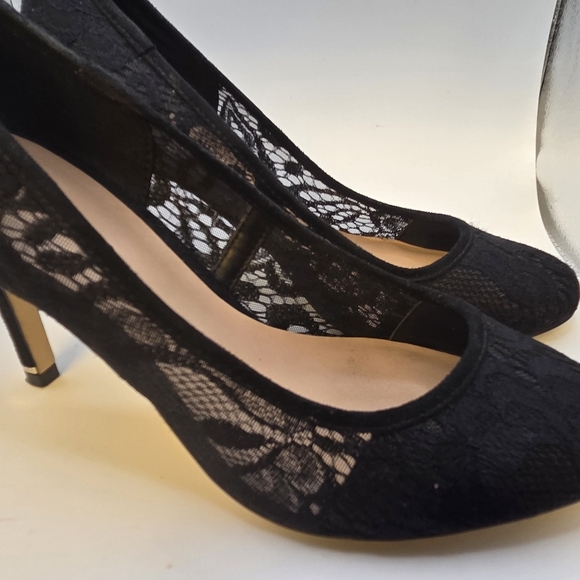⭐️Call It Spring Black Lace Stiletto Heels With Gold Accents Size 7 - Picture 3 of 6